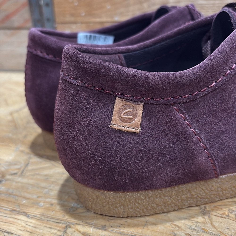 Brand new unworn burgundy suede low discontinued Clarks. - Picture 3 of 4